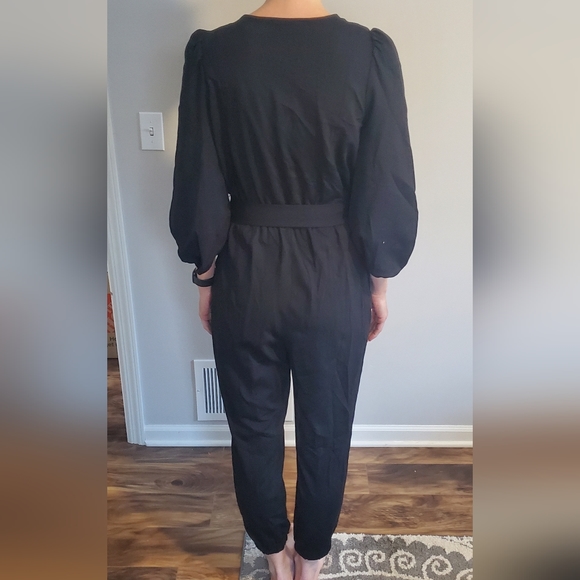 INC INTERNATIONAL CONCEPTS BLACK ZIP-FRONT BELTED PUFFY SLEEVE JUMPSUIT. - Picture 2 of 3